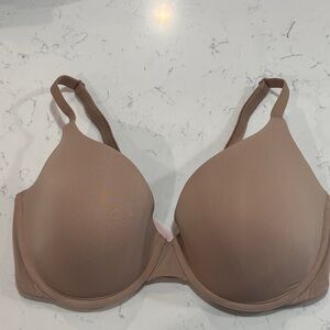 Victoria's Secret T-shirt lightly lined Demi bra